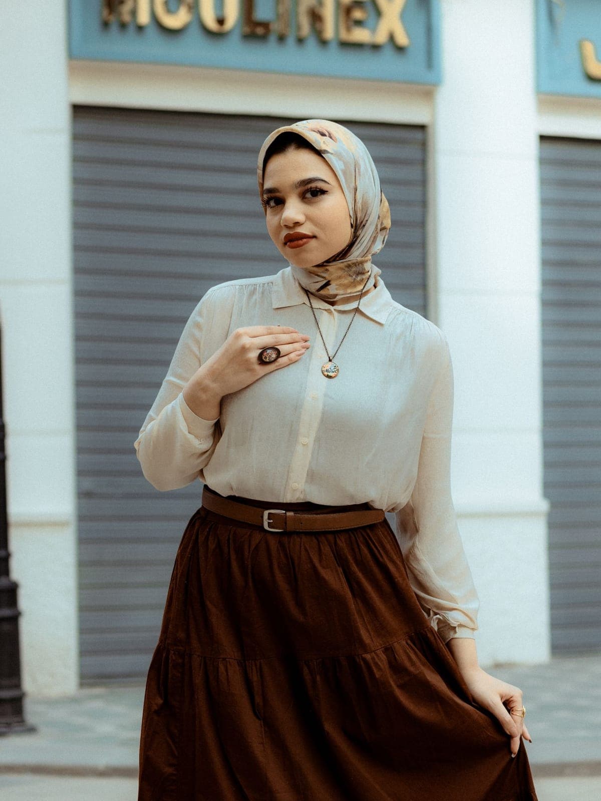 قميص ساتان بأكمام واسعة